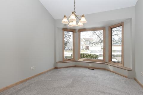 653 Dogleg Ln, Bartlett, IL 60103 photo 8