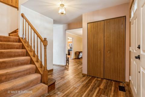 740 Mayfair Ln, Algonquin, IL 60102 photo 2