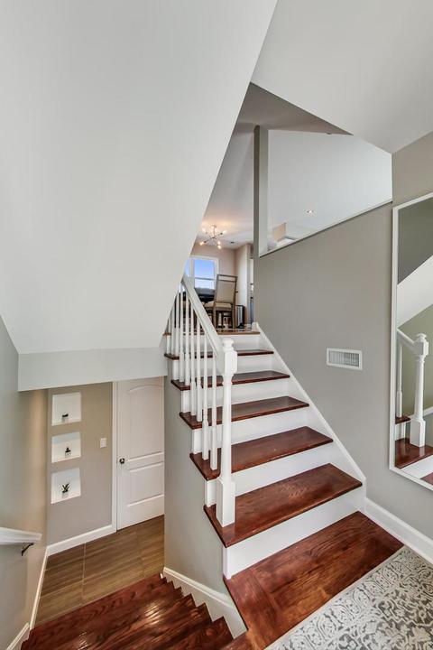 9022 Abbey Ln, Des Plaines, IL 60016 photo 4