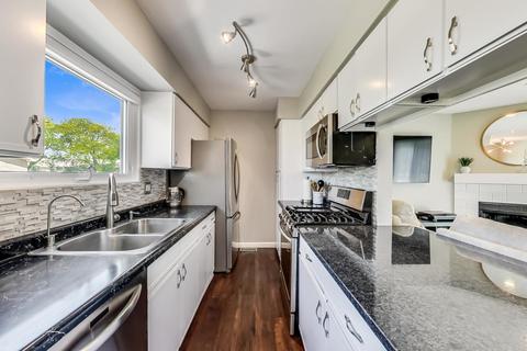 9022 Abbey Ln, Des Plaines, IL 60016 photo 11
