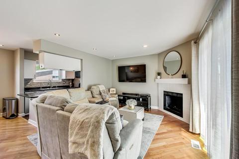 9022 Abbey Ln, Des Plaines, IL 60016 photo 6