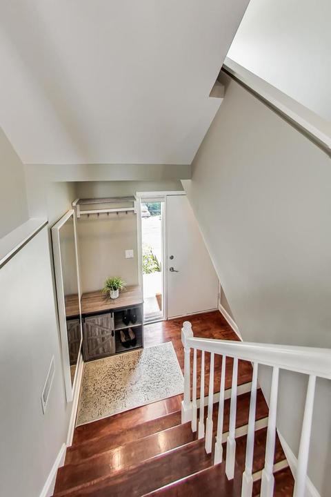 9022 Abbey Ln, Des Plaines, IL 60016 photo 5