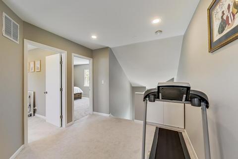 9022 Abbey Ln, Des Plaines, IL 60016 photo 16