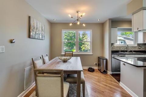 9022 Abbey Ln, Des Plaines, IL 60016 photo 9