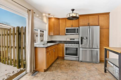 108 Olympic Dr, Bolingbrook, IL 60440 photo 2