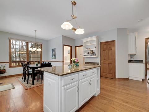 723 Weaver Ct, Wheaton, IL 60189 photo 12