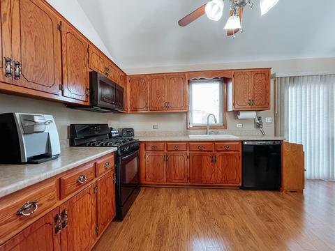 16426 Spangler Rd, Plainfield, IL 60586 photo 4