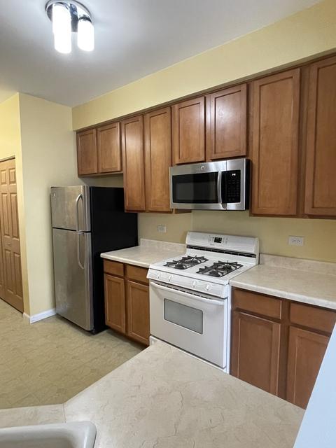 24012 Walnut Cir, Plainfield, IL 60585 photo 4