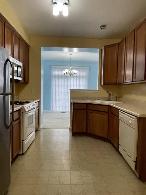 24012 Walnut Cir, Plainfield, IL 60585 photo 3