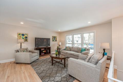 1117 Palm Dr, Wheeling, IL 60090 photo 3