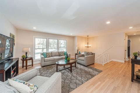 1117 Palm Dr, Wheeling, IL 60090 photo 4