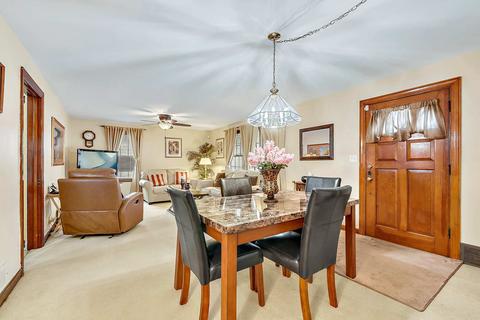 195 Wheeling Ave, Wheeling, IL 60090 photo 5