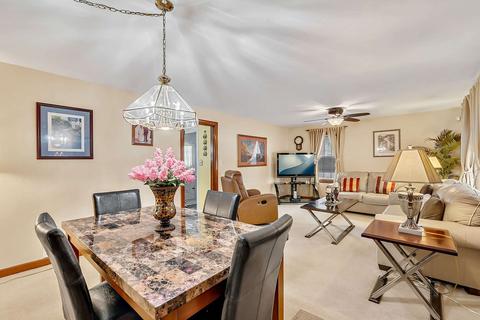 195 Wheeling Ave, Wheeling, IL 60090 photo 7