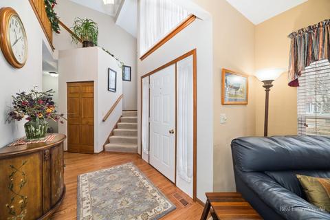 232 Cedarfield Dr, Bartlett, IL 60103 photo 2