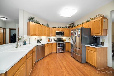 232 Cedarfield Dr, Bartlett, IL 60103 photo 6