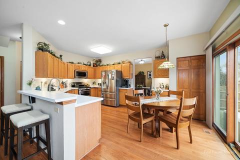 232 Cedarfield Dr, Bartlett, IL 60103 photo 5