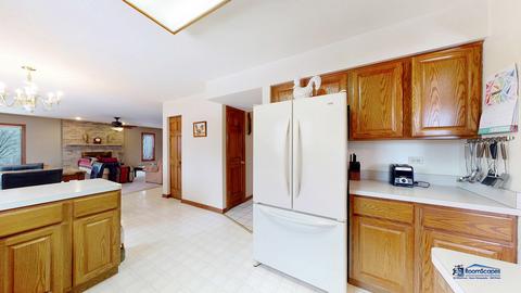835 Crest Dr, Cary, IL 60013 photo 8