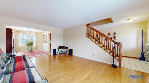 835 Crest Dr, Cary, IL 60013 photo 4