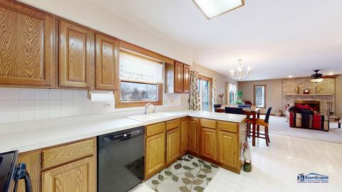 835 Crest Dr, Cary, IL 60013 photo 7