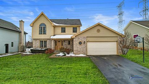 835 Crest Dr, Cary, IL 60013 photo 1