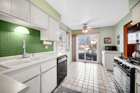 1602 Coloma Pl, Wheaton, IL 60189 photo 10