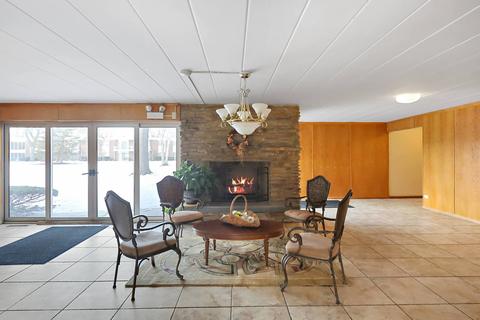 100 Deborah Ln #A34, Wheeling, IL 60090 photo 2