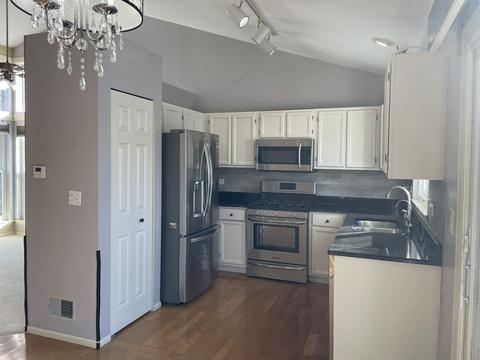 405 Harvard Ln, Bartlett, IL 60103 photo 4