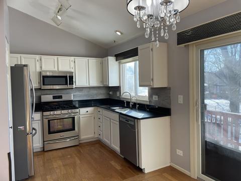 405 Harvard Ln, Bartlett, IL 60103 photo 5