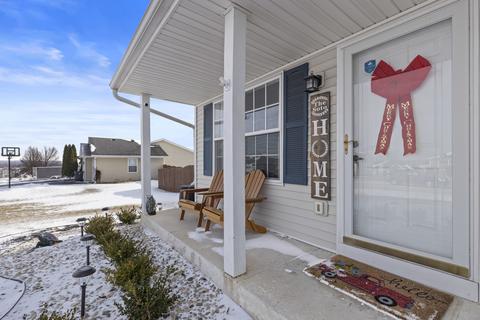722 Rosemare Dr, Roscoe, IL 61073 photo 2