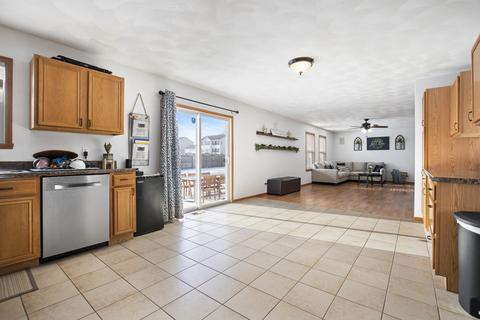 722 Rosemare Dr, Roscoe, IL 61073 photo 8