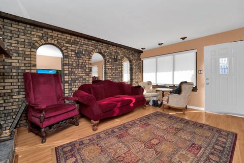 8644 Lincoln Dr, Lyons, IL 60534 photo 2