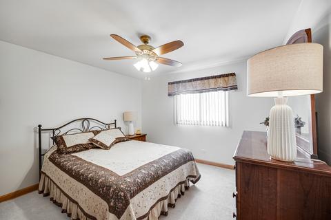 15253 Pine Dr, Oak Forest, IL 60452 photo 16