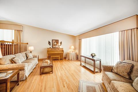 15253 Pine Dr, Oak Forest, IL 60452 photo 4