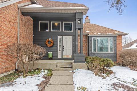 955 Stonehaven Dr, Elgin, IL 60124 photo 2