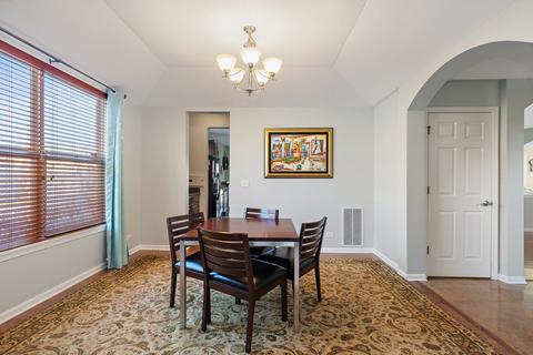 5617 Red Oak Dr, Hoffman Estates, IL 60192 photo 4