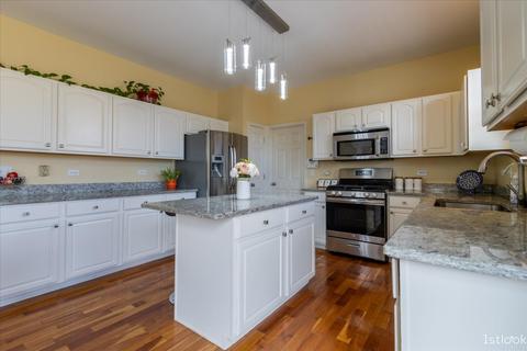2590 Rourke Dr, Aurora, IL 60503 photo 7