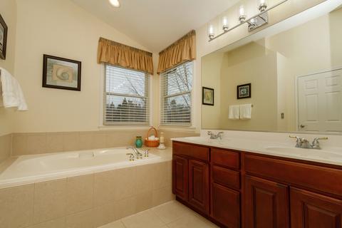 229 Alpine Ct, Gilberts, IL 60136 photo 18