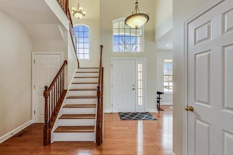1505 Russell Dr, Hoffman Estates, IL 60192 photo 2