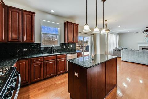 1505 Russell Dr, Hoffman Estates, IL 60192 photo 8
