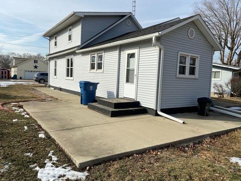 106 N Taylor St, Cherry, IL 61317 photo 4