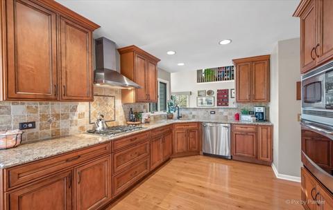 7023 Dada Dr, Gurnee, IL 60031 photo 12