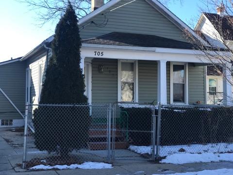 705 Spring St, Aurora, IL 60505 photo 1