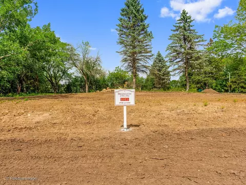 940 Maya Ct, Glen Ellyn, IL 60137