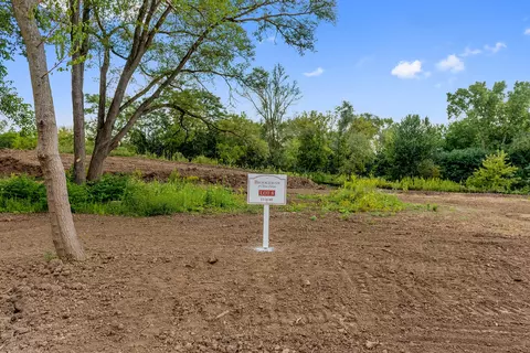 911 Maya Ct, Glen Ellyn, IL 60137