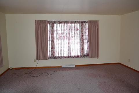 111 Bruce St, Seneca, IL 61360 photo 3