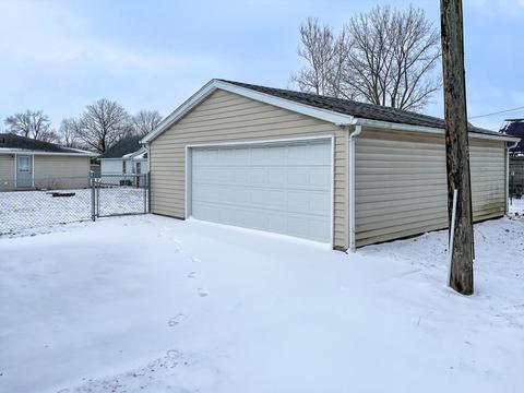 8 Willow St, Dewey, IL 61840 photo 3