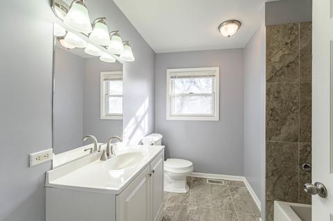 2208 Manor Ln, Mchenry, IL 60051 photo 12