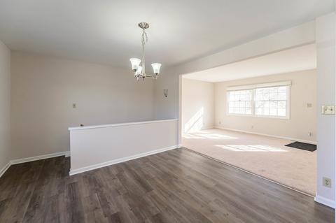 2208 Manor Ln, Mchenry, IL 60051 photo 3