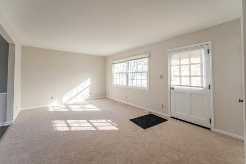 2208 Manor Ln, Mchenry, IL 60051 photo 2