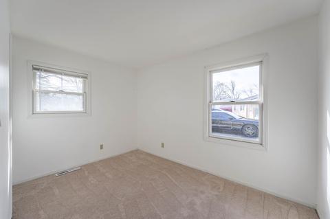 2208 Manor Ln, Mchenry, IL 60051 photo 9